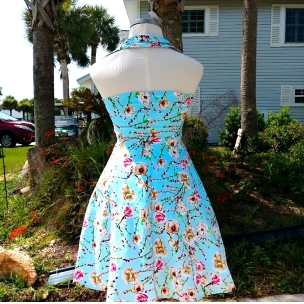 Boutique Blue Floral And Pink Dress And Looks Amazing On Size Medium View 6